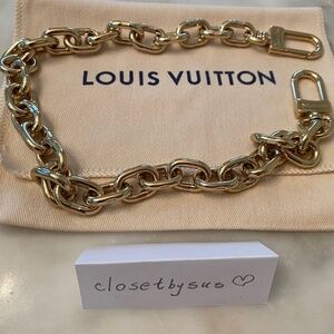 NEW LOUIS VUITTON Pochette Metis East West Chain Strap in Gold